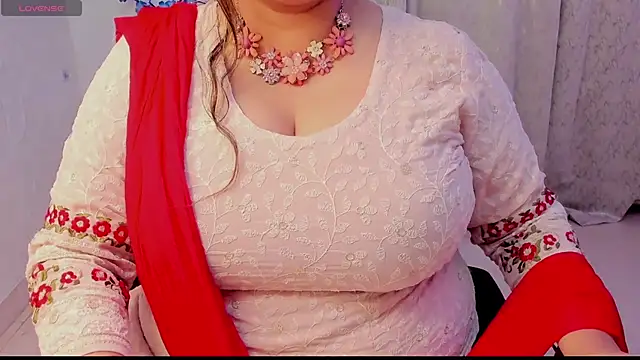 Snapshot of Gulabi_Queen chatting on 12, 11, 2025 Gulabi Queen online show from 12, 11, 2025