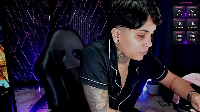 Snapshot of ZhoeStrong chatting on 7, 2, 2026 ZhoeStrong online show from 7, 2, 2026