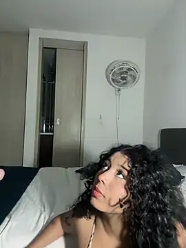 G Poseidon y Cloe online show from 5, 1, 2025