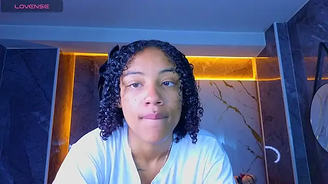 Snapshot of Violeth_b chatting on 27, 6, 2026 Violeth b online show from 27, 6, 2026