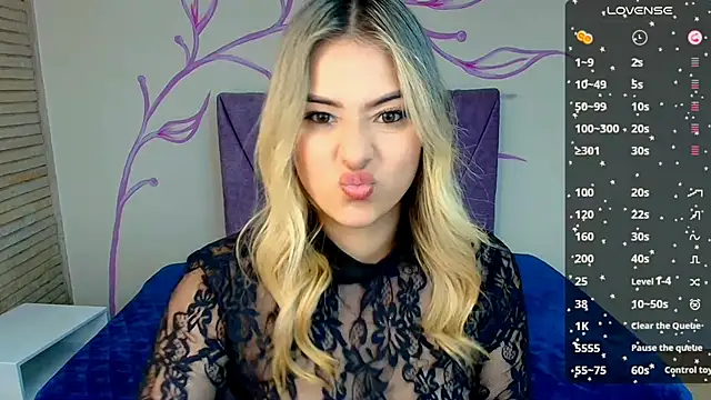 Snapshot of DahliaMoore chatting on 25, 1, 2025 DahliaMoore online show from 25, 1, 2025