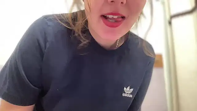 SkarlettRose96 online show from 3, 10, 2025