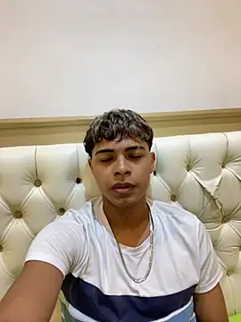 Snapshot of dafnezahiraa_ chatting on 27, 12, 2024 dafnezahiraa online show from 27, 12, 2024