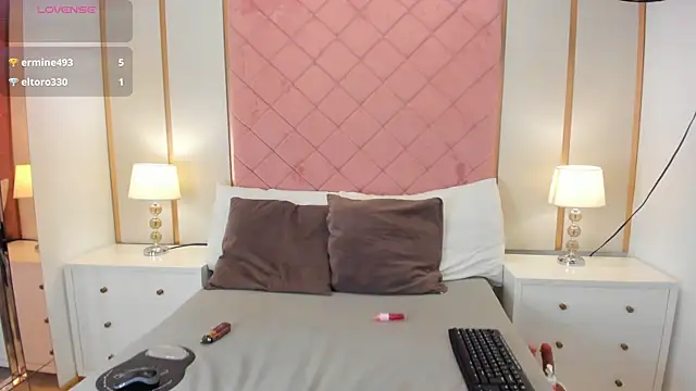 Issabella Roa online show from 18, 4, 2026