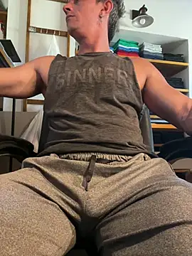 Snapshot of victorxxx2401 chatting on 6, 1, 2025 victorxxx2401 online show from 6, 1, 2025