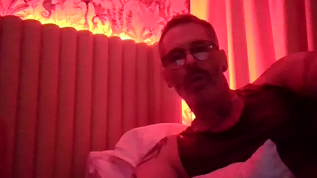 LIVEcamCUMDADDY online show from 6, 4, 2026