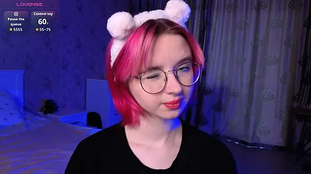 Snapshot of Nora_Failure chatting on 21, 9, 2025 Nora Failure online show from 21, 9, 2025