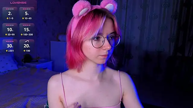 Snapshot of Nora_Failure chatting on 14, 10, 2025 Nora Failure online show from 14, 10, 2025