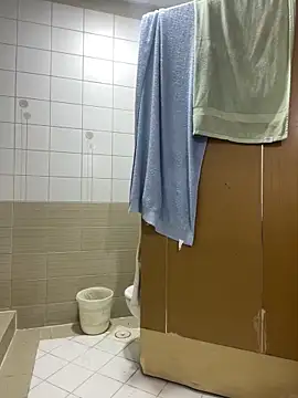 Snapshot of Layla-daloua chatting on 18, 12, 2025 Layla-daloua online show from 18, 12, 2025