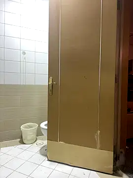 Snapshot of Layla-daloua chatting on 21, 12, 2025 Layla-daloua online show from 21, 12, 2025