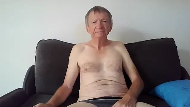 Snapshot of naturiste974 chatting on 19, 12, 2025 naturiste974 online show from 19, 12, 2025