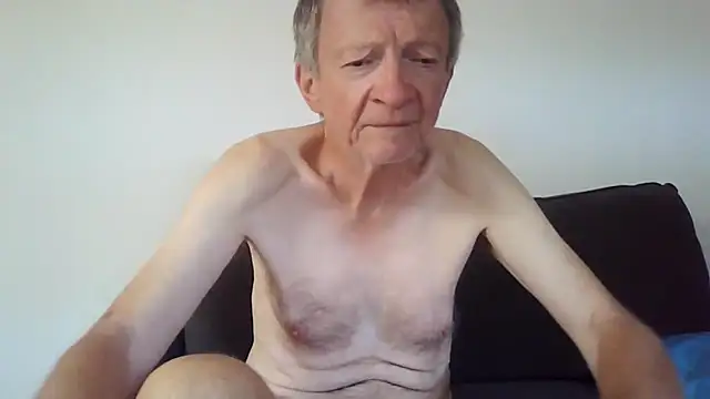 Snapshot of naturiste974 chatting on 23, 12, 2025 naturiste974 online show from 23, 12, 2025