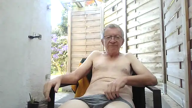 Snapshot of naturiste974 chatting on 1, 2, 2026 naturiste974 online show from 1, 2, 2026