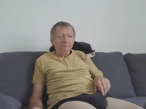 Snapshot of naturiste974 chatting on 5, 5, 2026 naturiste974 online show from 5, 5, 2026