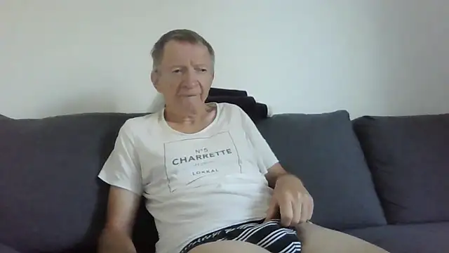 Snapshot of naturiste974 chatting on 18, 6, 2026 naturiste974 online show from 18, 6, 2026