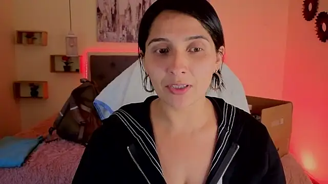 Snapshot of emily_leinner chatting on 3, 6, 2026 emily leinner online show from 3, 6, 2026