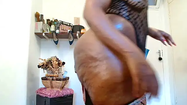 Snapshot of xTALLSEXYBUMx chatting on 1, 2, 2026 xTALLSEXYBUMx online show from 1, 2, 2026