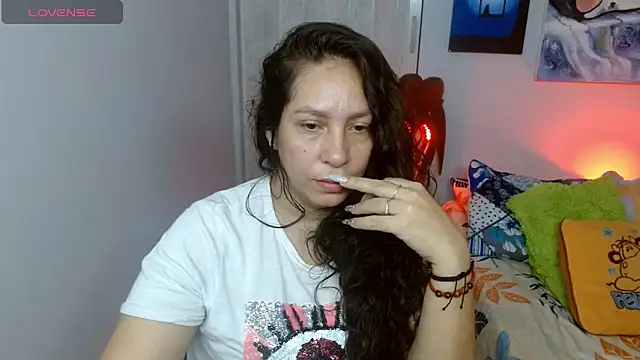 Snapshot of naihroby chatting on 14, 10, 2025 naihroby online show from 14, 10, 2025