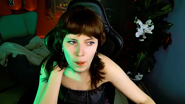 Snapshot of LolaAsmus chatting on 9, 4, 2026 LolaAsmus online show from 9, 4, 2026