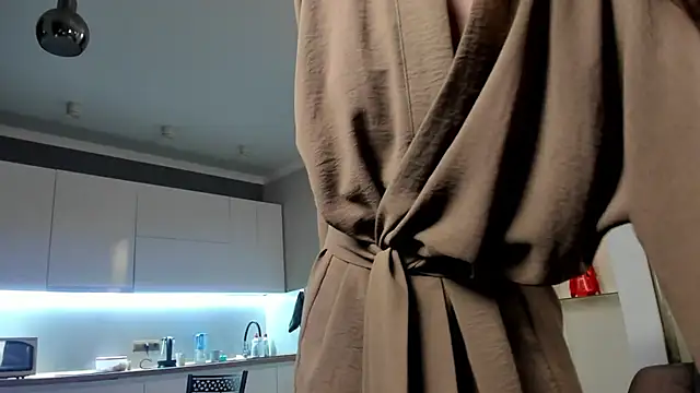 Emma Flin online show from 7, 12, 2024