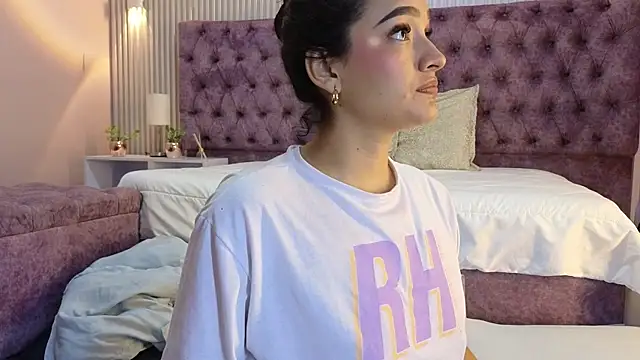 Snapshot of EMILYY_FOXY chatting on 15, 12, 2025 EMILYY FOXY online show from 15, 12, 2025