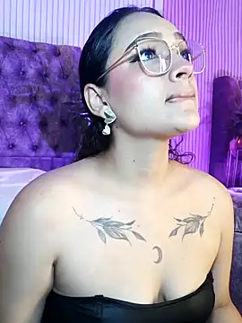 Snapshot of EMILYY_FOXY chatting on 1, 3, 2026 EMILYY FOXY online show from 1, 3, 2026