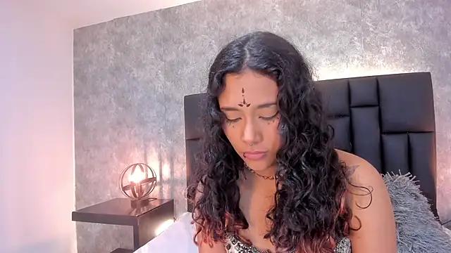 laura smith33 online show from 22, 1, 2025