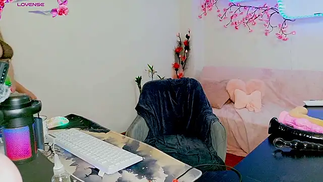 Snapshot of AustrianGirl99 chatting on 17, 7, 2026 AustrianGirl99 online show from 17, 7, 2026