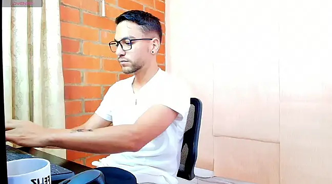 Snapshot of Leandro_valenzuela chatting on 11, 3, 2025 Leandro valenzuela online show from 11, 3, 2025