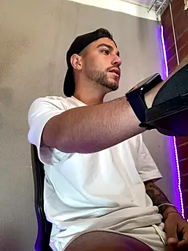 Snapshot of Leandro_valenzuela chatting on 22, 10, 2025 Leandro valenzuela online show from 22, 10, 2025