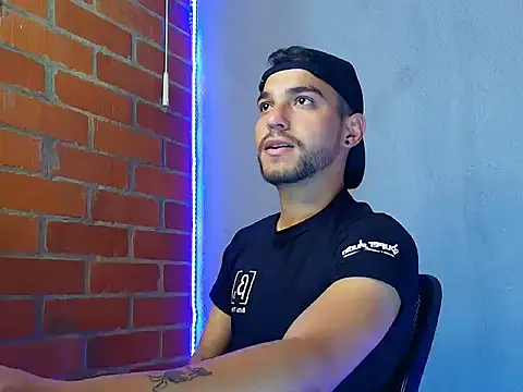 Snapshot of Leandro_valenzuela chatting on 24, 10, 2025 Leandro valenzuela online show from 24, 10, 2025