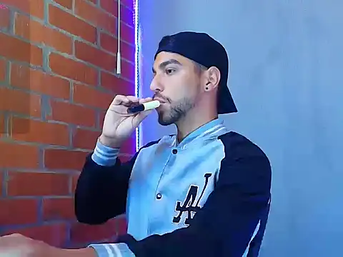 Snapshot of Leandro_valenzuela chatting on 26, 10, 2025 Leandro valenzuela online show from 26, 10, 2025