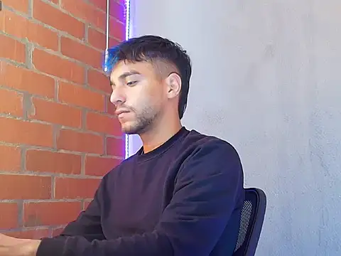 Snapshot of Leandro_valenzuela chatting on 7, 11, 2025 Leandro valenzuela online show from 7, 11, 2025