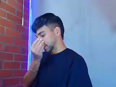 Snapshot of Leandro_valenzuela chatting on 10, 11, 2025 Leandro valenzuela online show from 10, 11, 2025