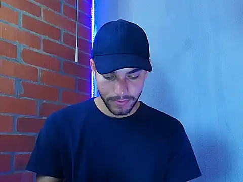 Snapshot of Leandro_valenzuela chatting on 12, 11, 2025 Leandro valenzuela online show from 12, 11, 2025