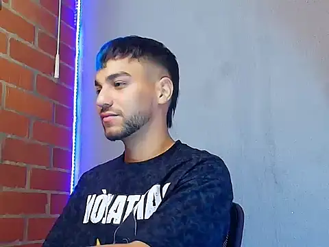 Snapshot of Leandro_valenzuela chatting on 14, 11, 2025 Leandro valenzuela online show from 14, 11, 2025