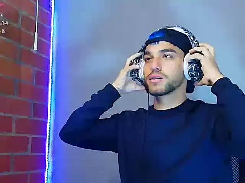 Snapshot of Leandro_valenzuela chatting on 17, 11, 2025 Leandro valenzuela online show from 17, 11, 2025