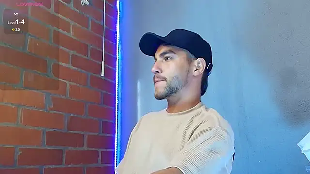 Snapshot of Leandro_valenzuela chatting on 2, 12, 2025 Leandro valenzuela online show from 2, 12, 2025