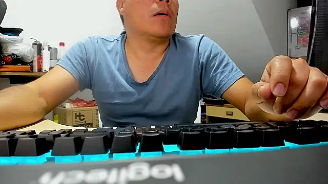 Snapshot of Jhonatan_Morales_S chatting on 16, 10, 2025 Jhonatan Morales S online show from 16, 10, 2025