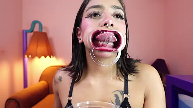 Snapshot of miss_collins chatting on 24, 10, 2025 miss collins online show from 24, 10, 2025