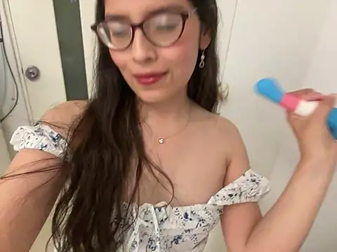 ForeverLola2024 online show from 1, 1, 2025