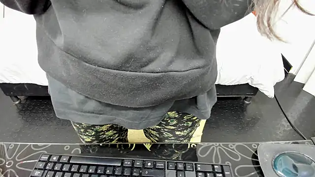 Abrillee1 online show from 23, 12, 2024