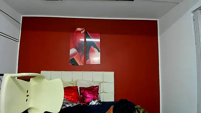 Abrillee1 online show from 8, 1, 2025