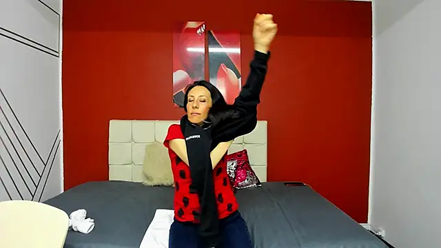 Abrillee1 online show from 7, 2, 2025