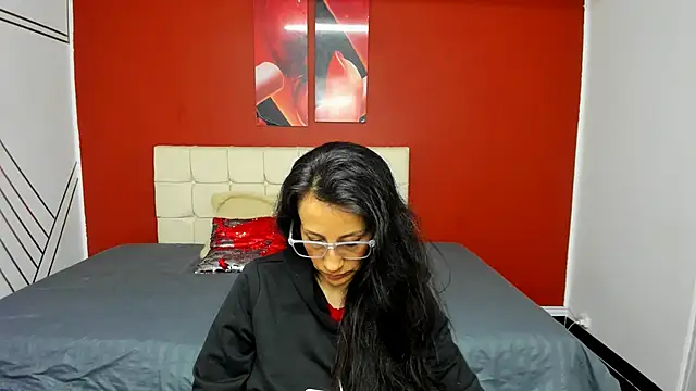 Abrillee1 online show from 13, 2, 2025