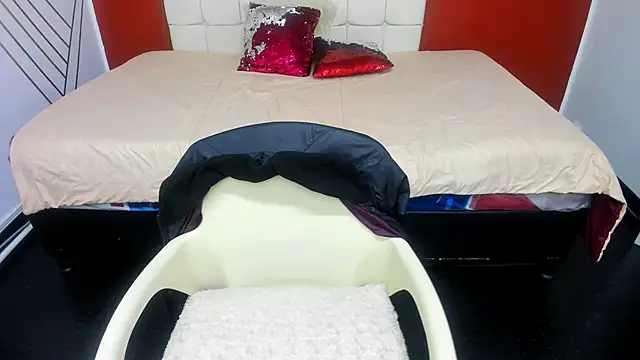 Abrillee1 online show from 18, 2, 2025