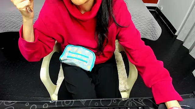 Abrillee1 online show from 24, 2, 2025