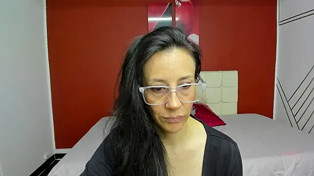 Abrillee1 online show from 5, 3, 2025