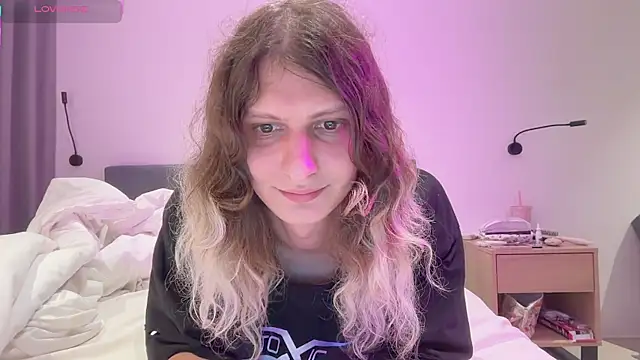 Alice Pinkhead online show from 24, 11, 2025