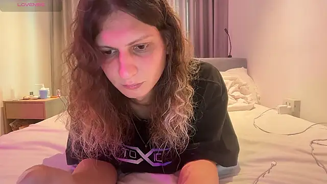 Snapshot of Alice_Pinkhead chatting on 21, 4, 2026 Alice Pinkhead online show from 21, 4, 2026